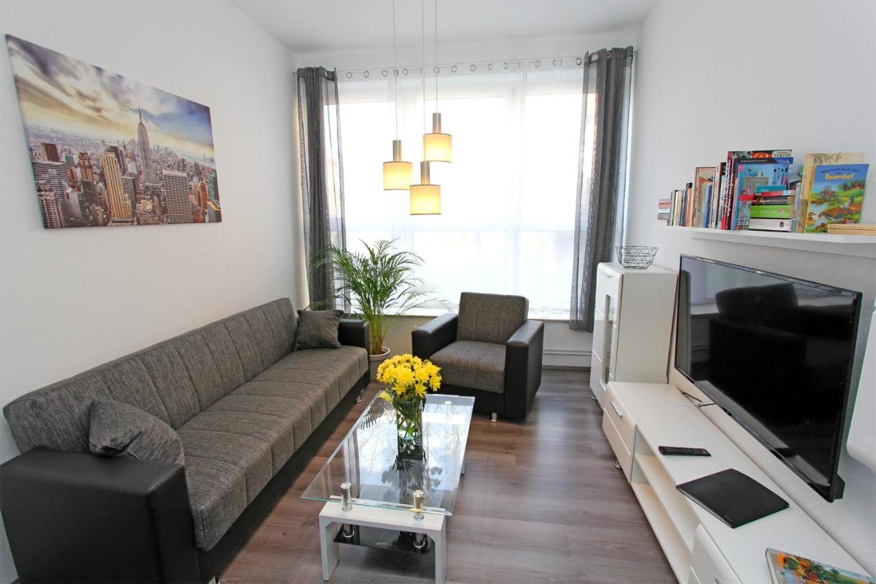 Ferienwohnung Mit 3 Schlafraeumen Нойбранденбург Екстериор снимка