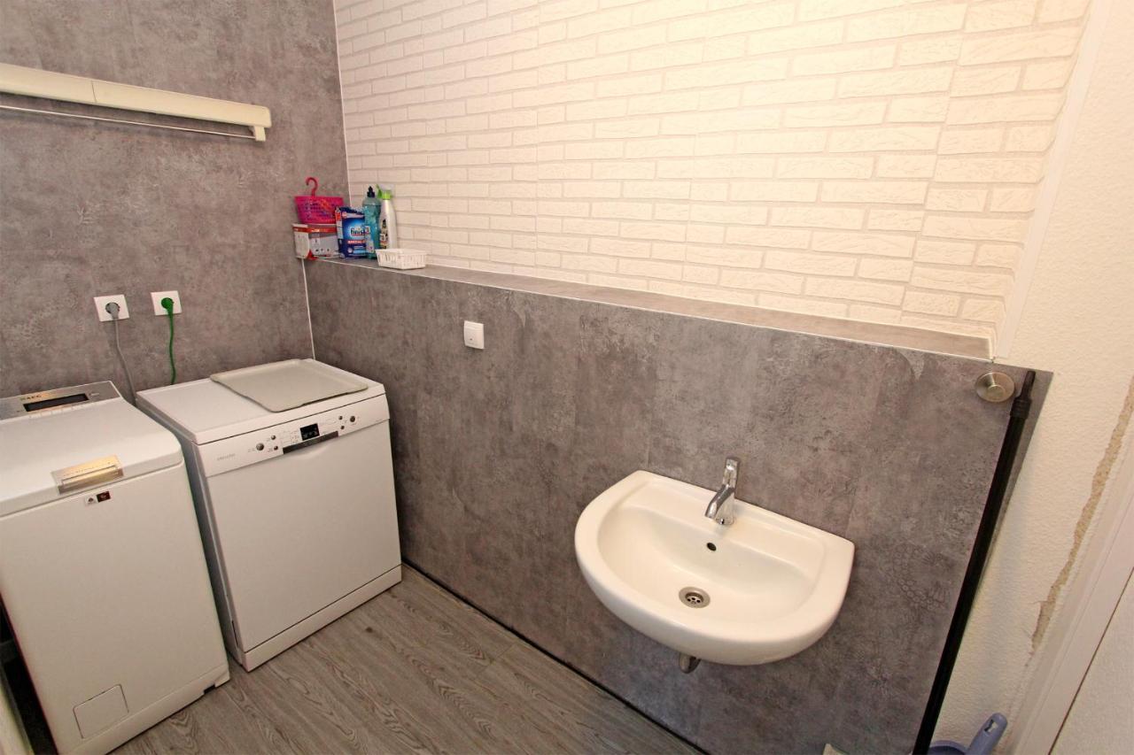 Ferienwohnung Mit 3 Schlafraeumen Нойбранденбург Екстериор снимка